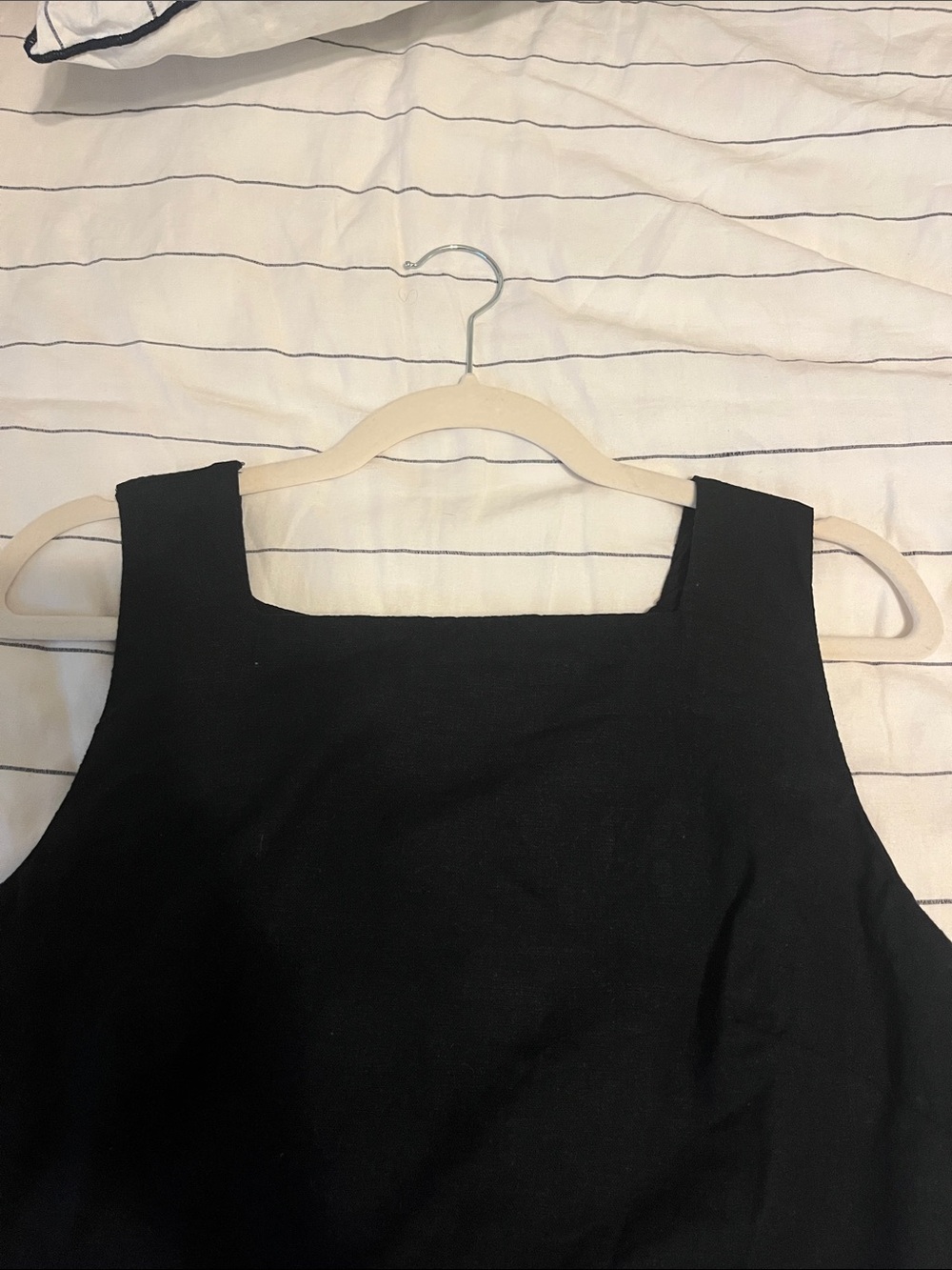 Abercrombie Linen Black Square-Neck Tie-Side Tank Top - Picture 6 of 7